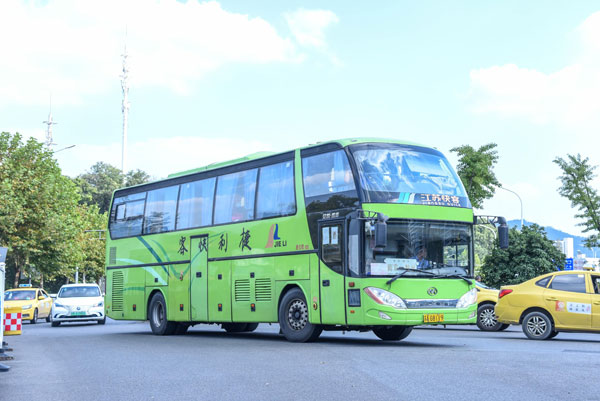 突發(fā)的團建活動，公司如何尋車？看鴻鳴（團建用車）