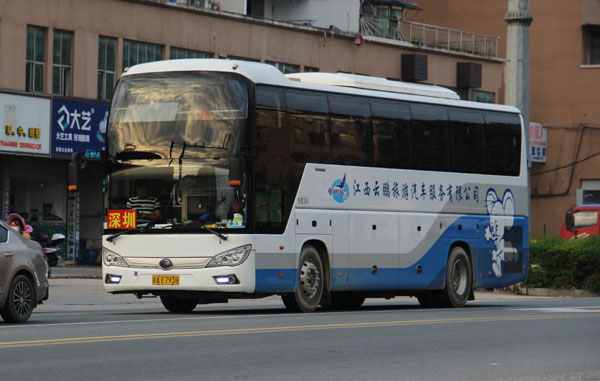 （員工班車(chē)租賃）企業(yè)員工通勤輕松，有效提升工作效率